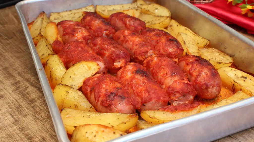 Linguiça com batata temperada