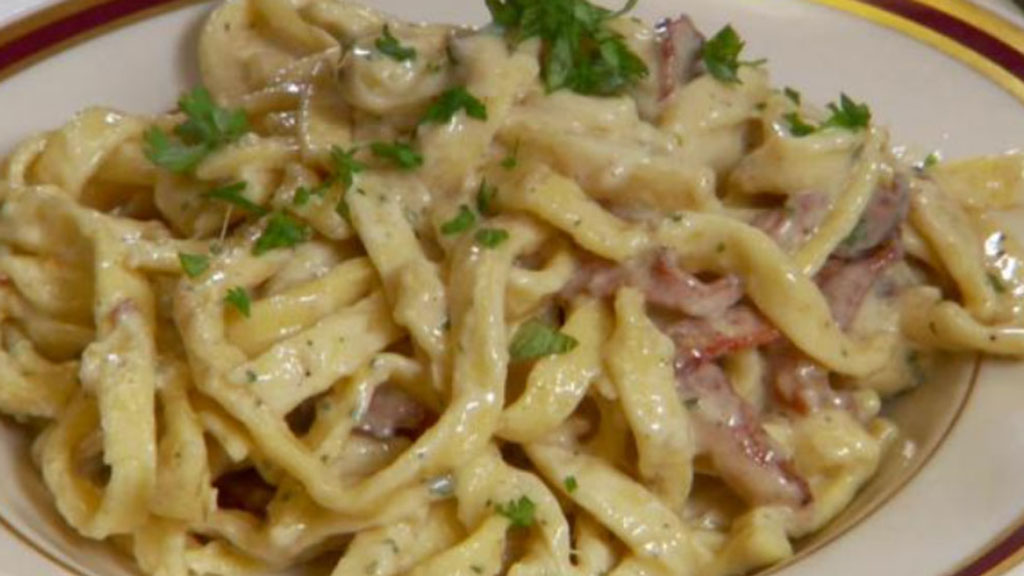 Macarrão na pressão com molho branco