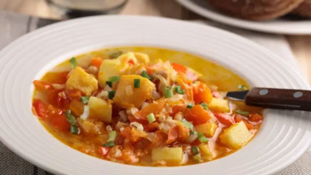 Sopa de frango com legumes