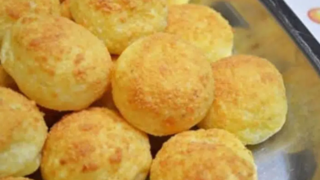 pãozinho de tapioca com queijo