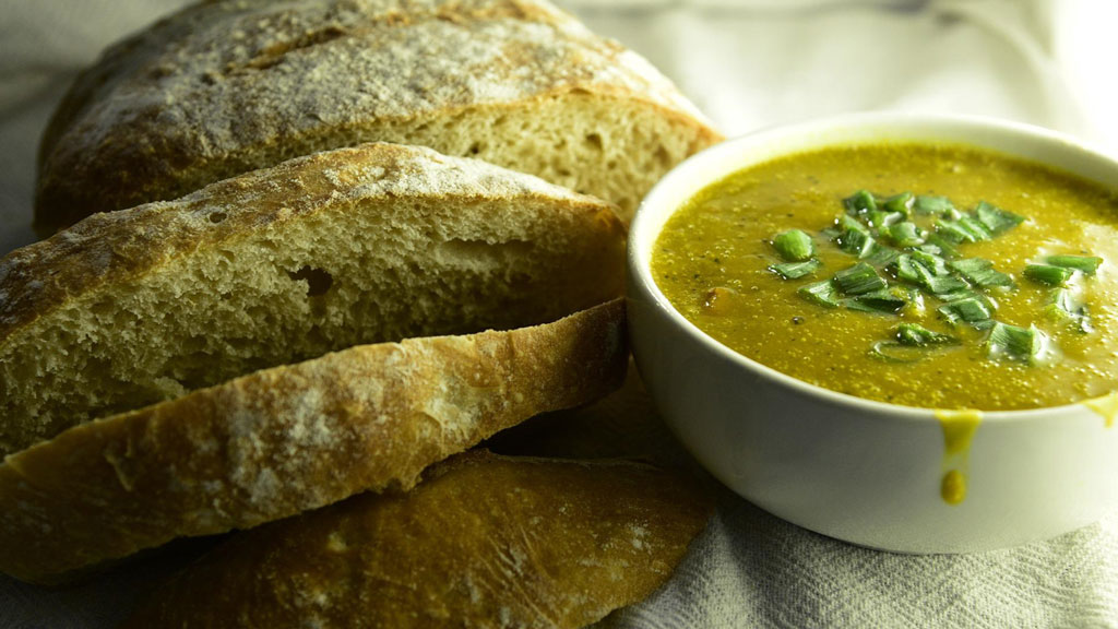 Caldo quente de cebola