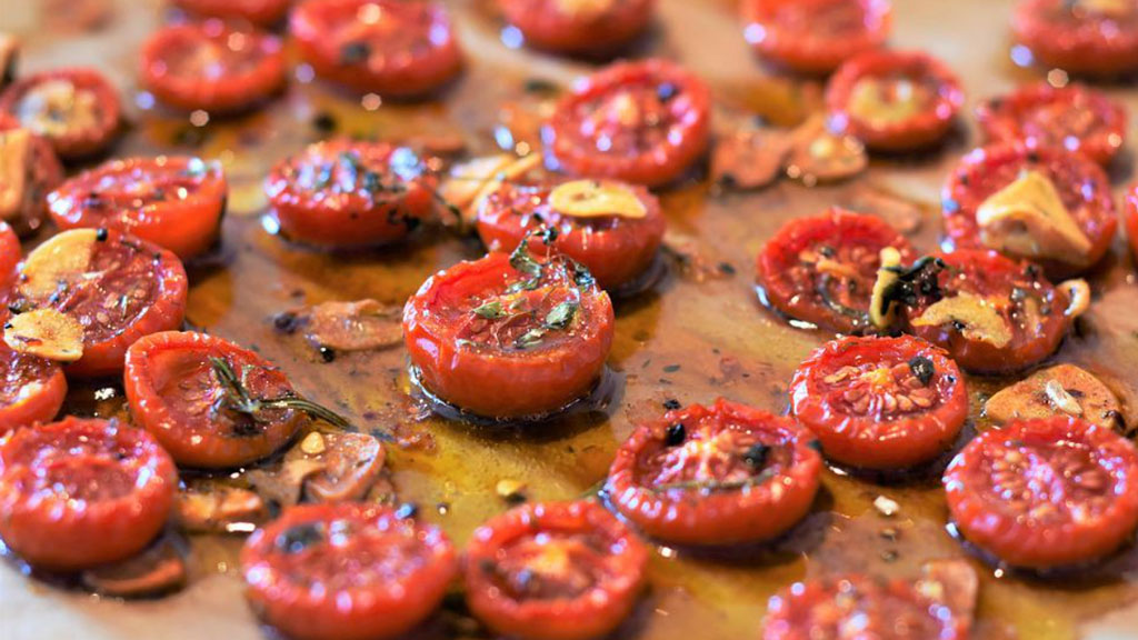 Tomate cereja na manteiga