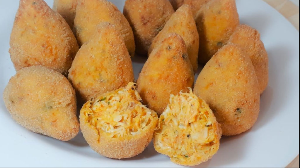 Coxinha de frango sem massa