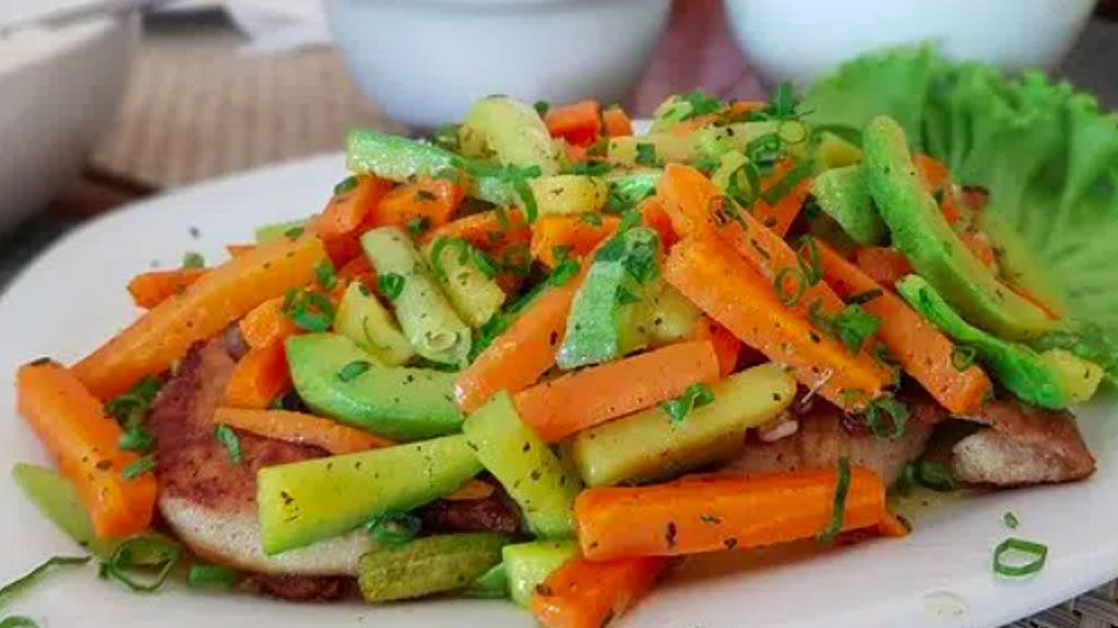 Salada Colorida De Legumes Para Servir No Dia A Dia Veja Receita Da Ro A