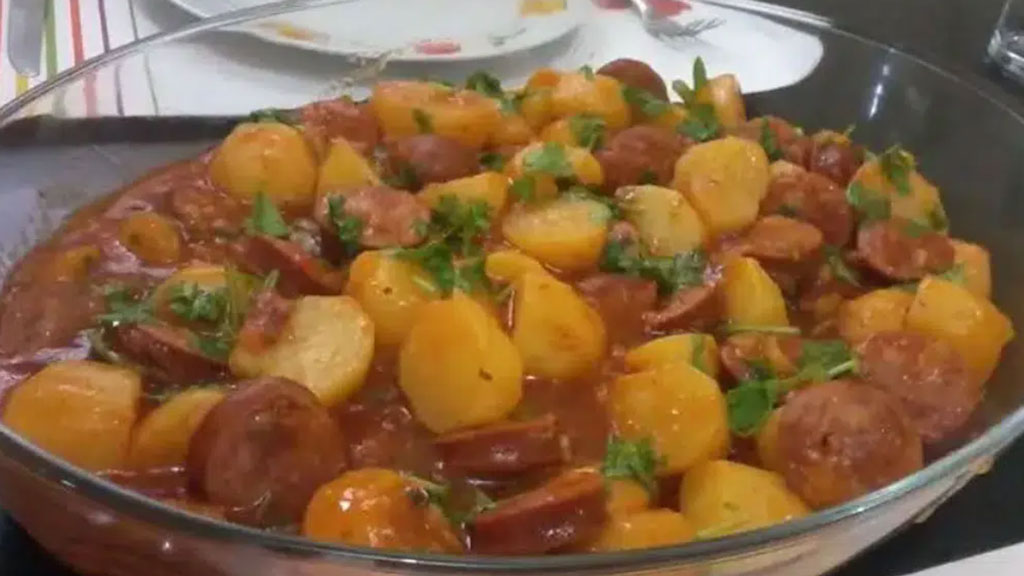 Batata ao molho com calabresa