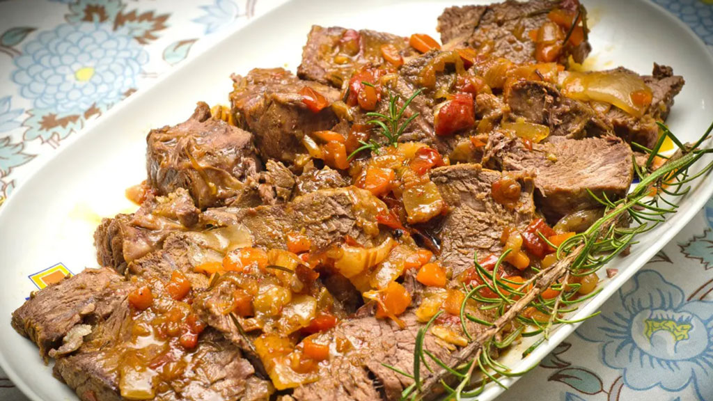 Carne com tomate na pressão