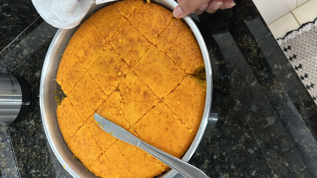 Massa de bolo de cenoura, fofinha que não vai óleo, veja - Receita da Roça