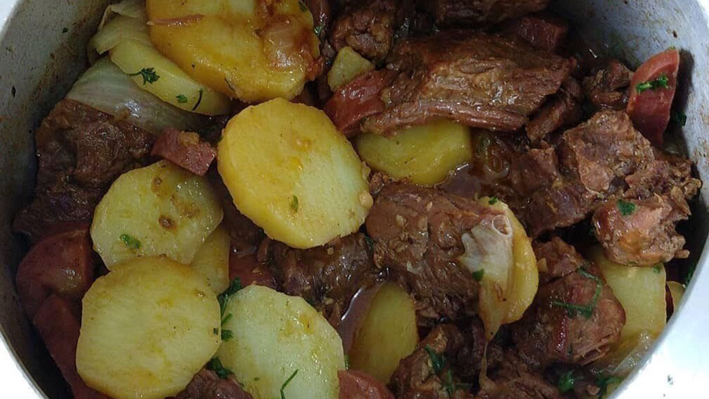 Carne de panela com batata