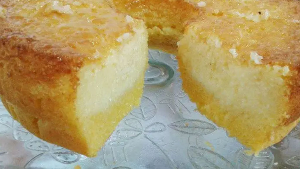 Bolo de requeijão com fubá