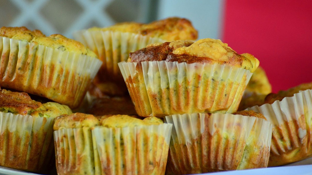 Muffin de polenta e bacon