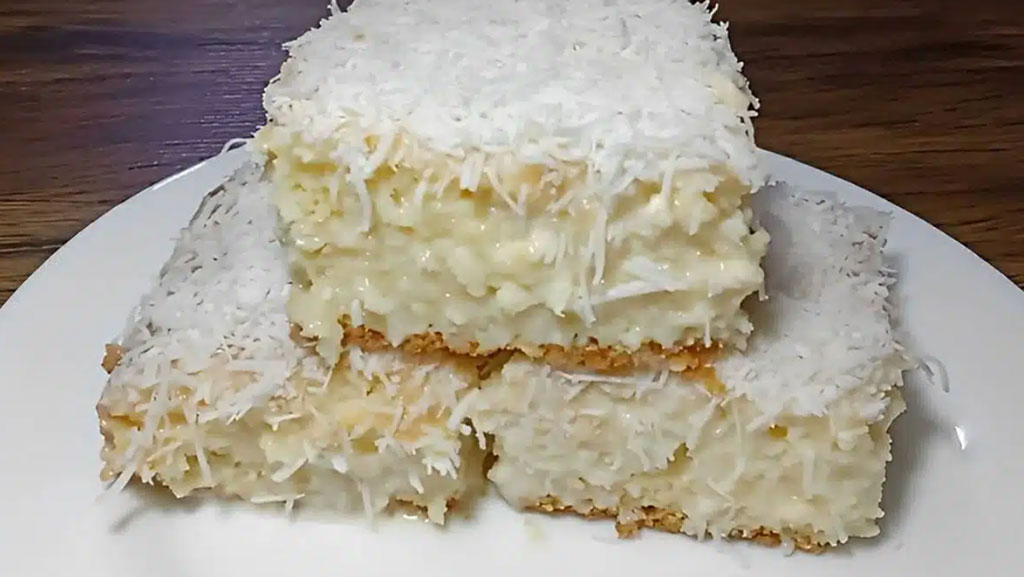 Bolo de coco prático e gostoso