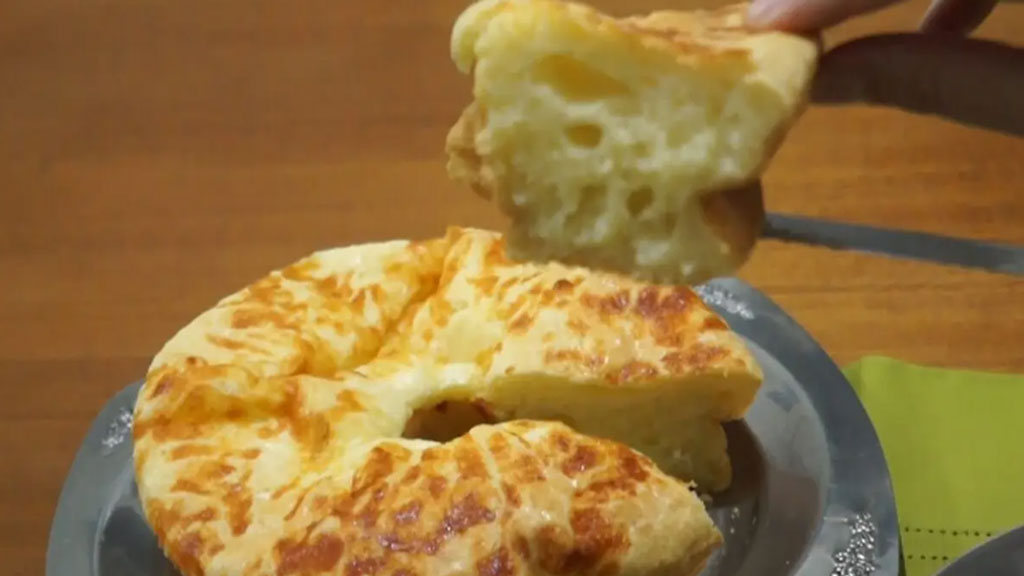 Pão de queijo simples na forma