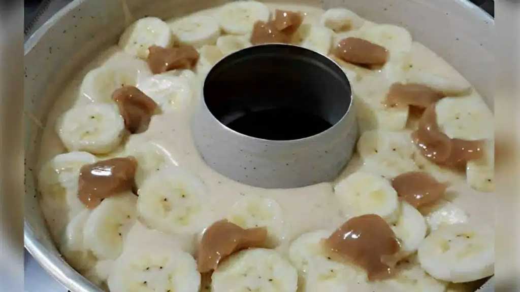 Bolo de doce de leite com banana