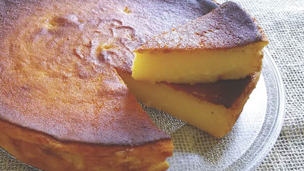 Bolo de mandioca com coco