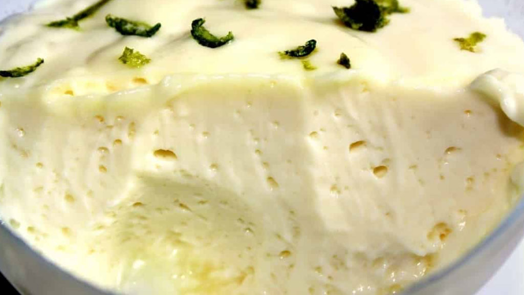 Mousse de limão com creme de leite