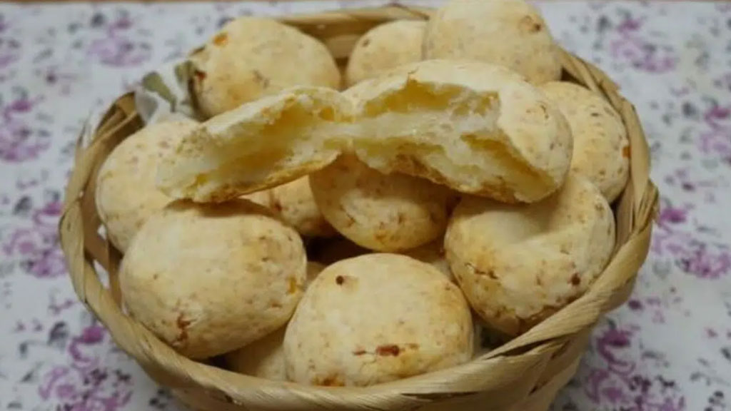 Pão de tapioca com requeijão