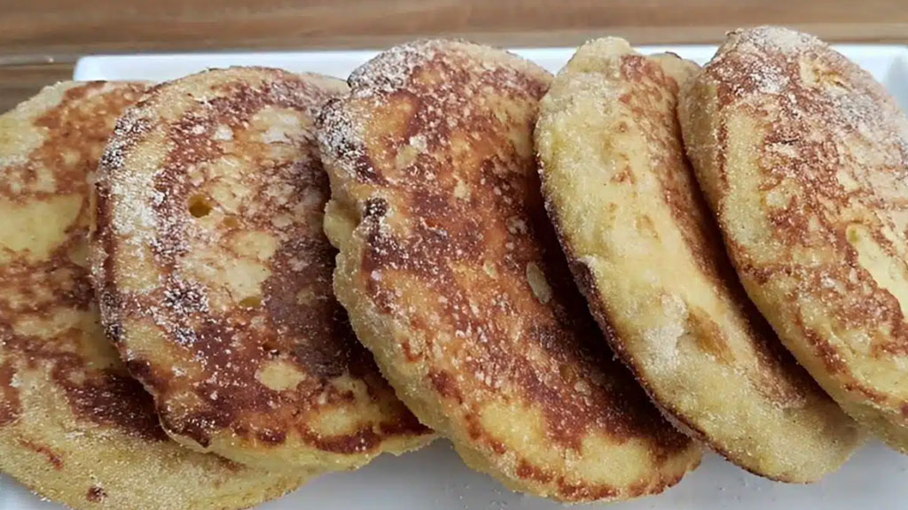 Pãozinho de banana com fubá