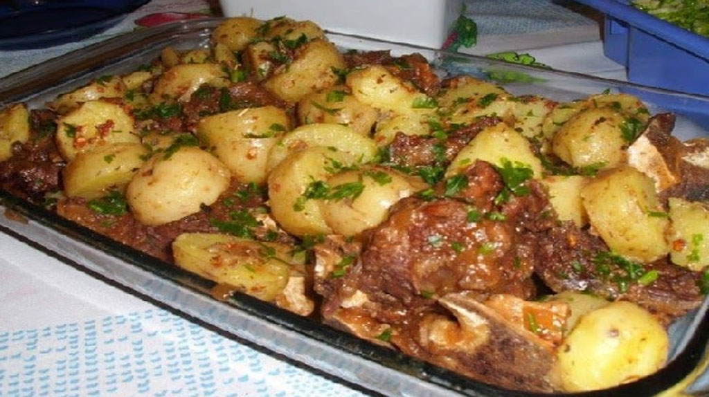 Costela simples com batata na pressão