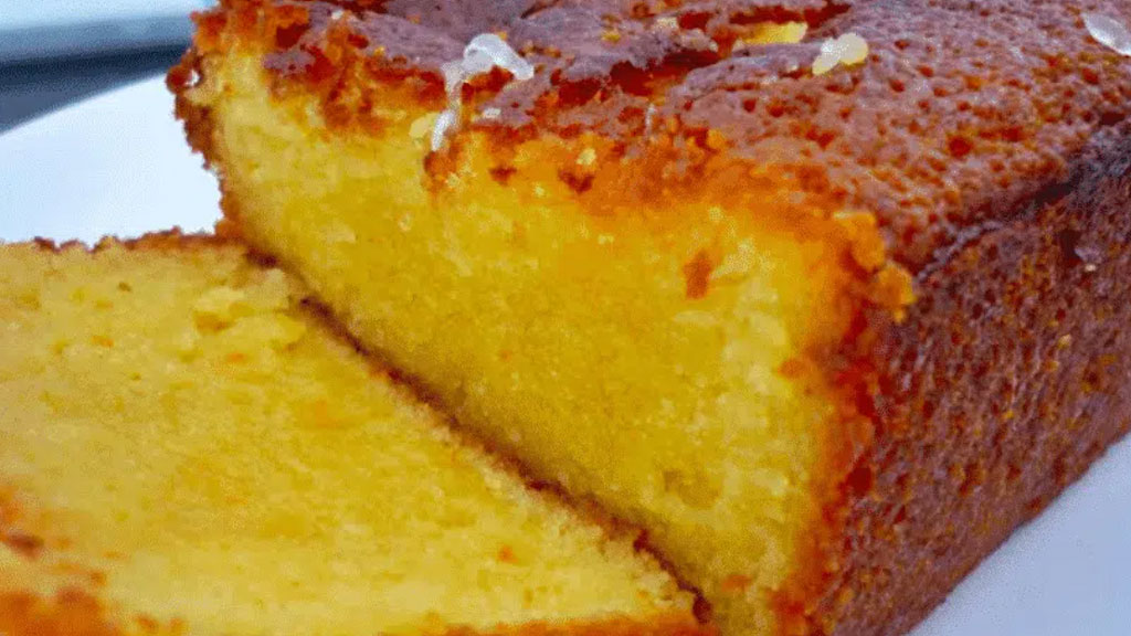 Bolo de laranja com calda de laranja