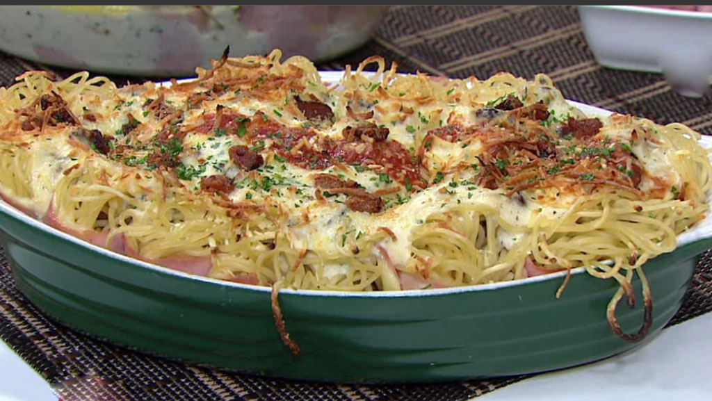 Macarrão com presunto e queijo