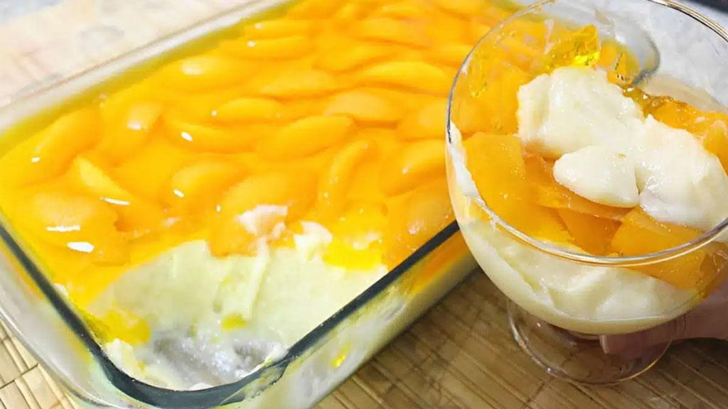 Mousse de creme com pêssego