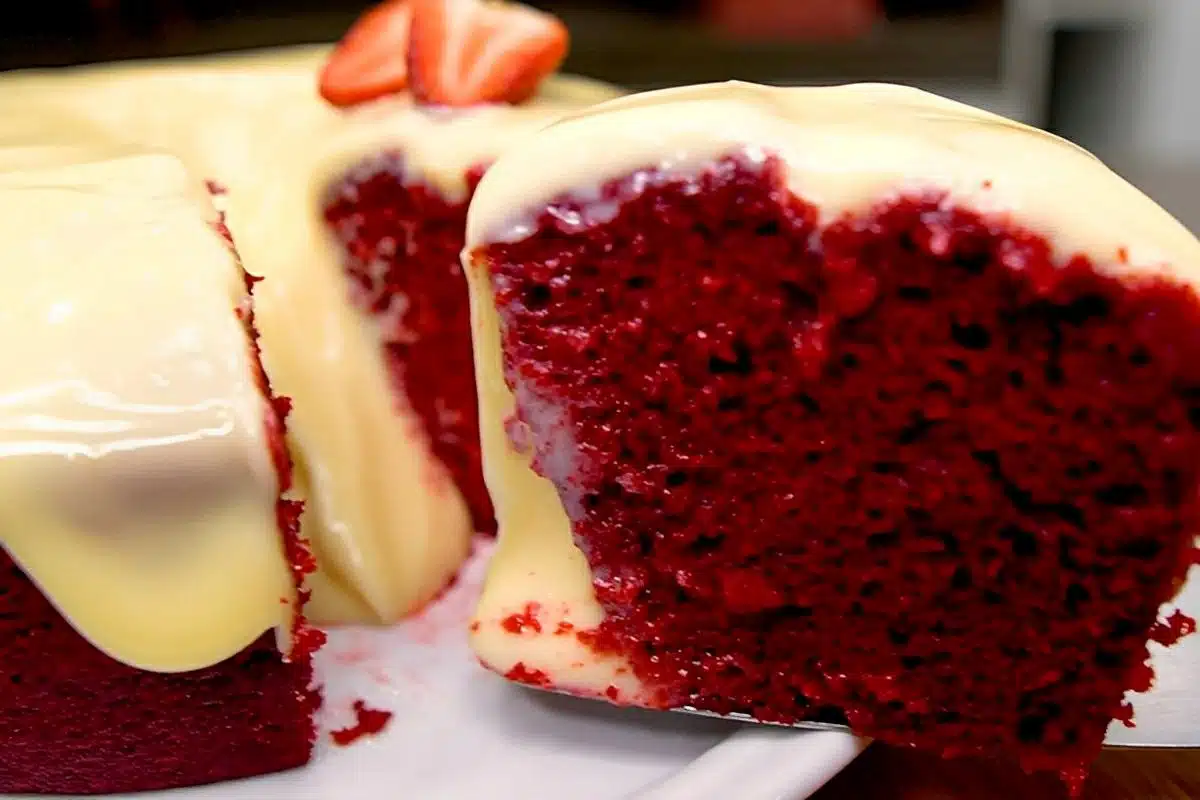 Bolo red velvet fofinho