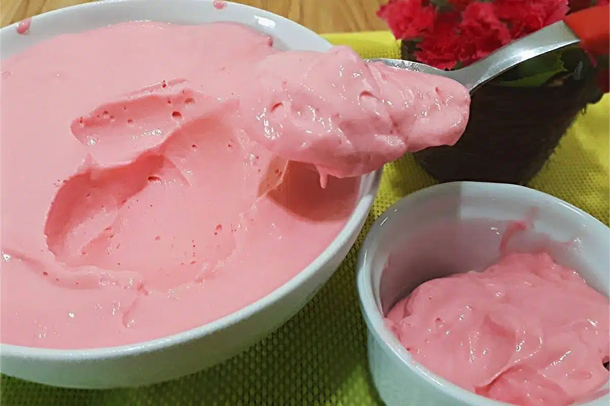 Mousse de morango simples