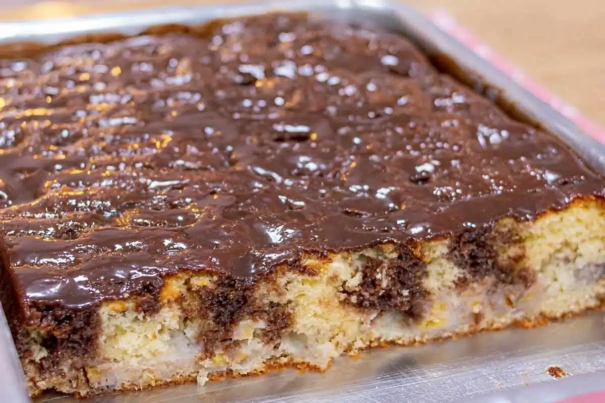 Bolo de banana e chocolate