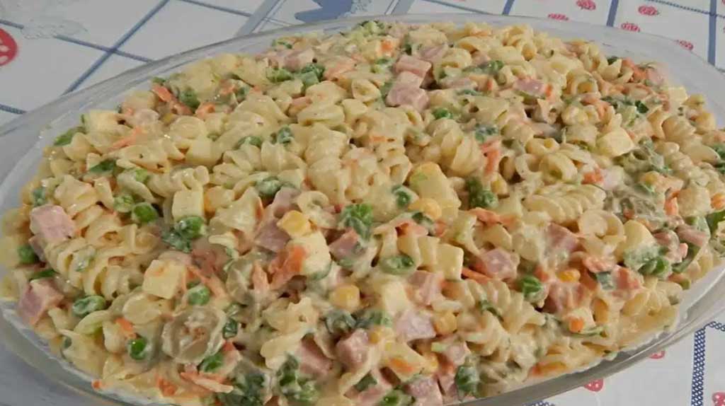 Salada fácil de macarrão