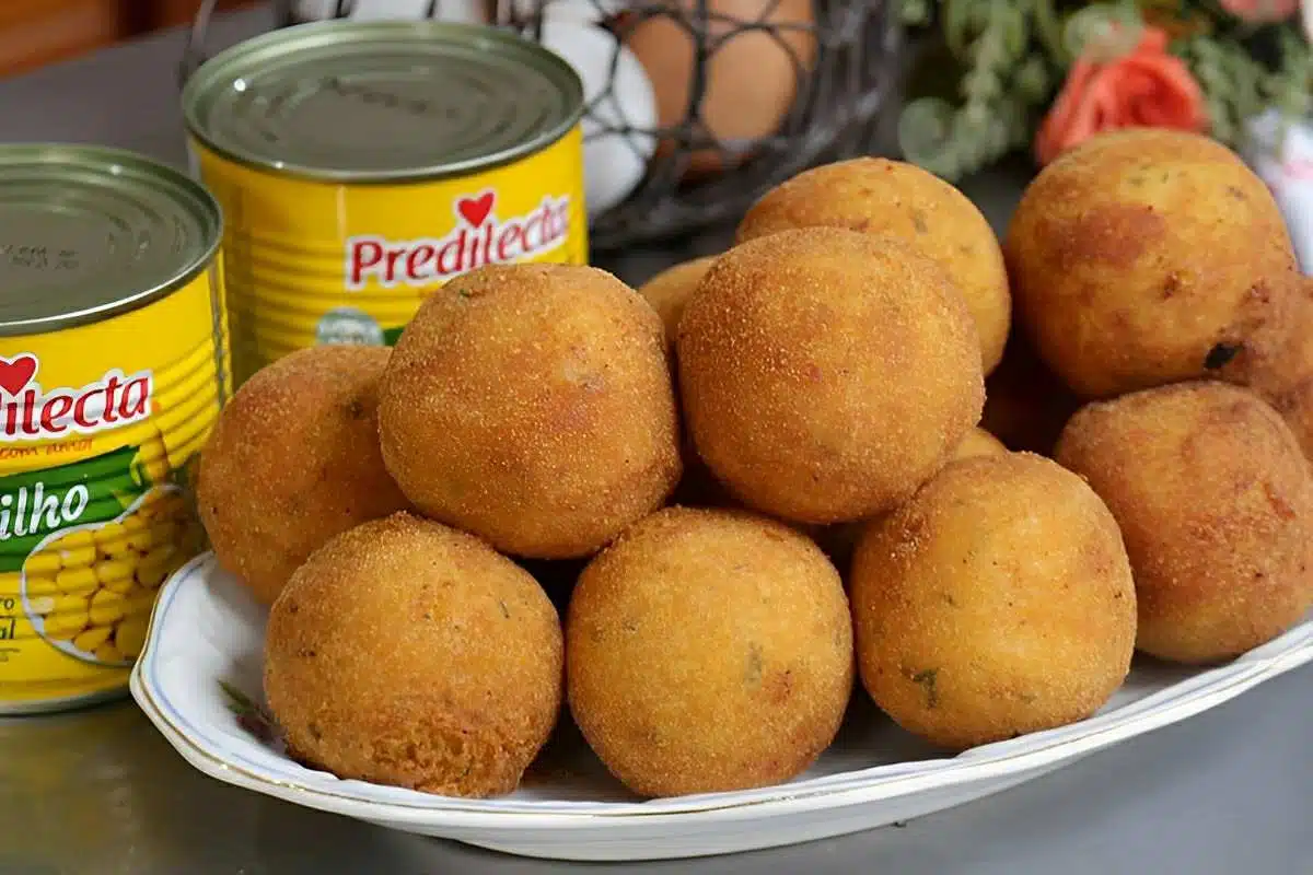 Bolinho de milho com queijo