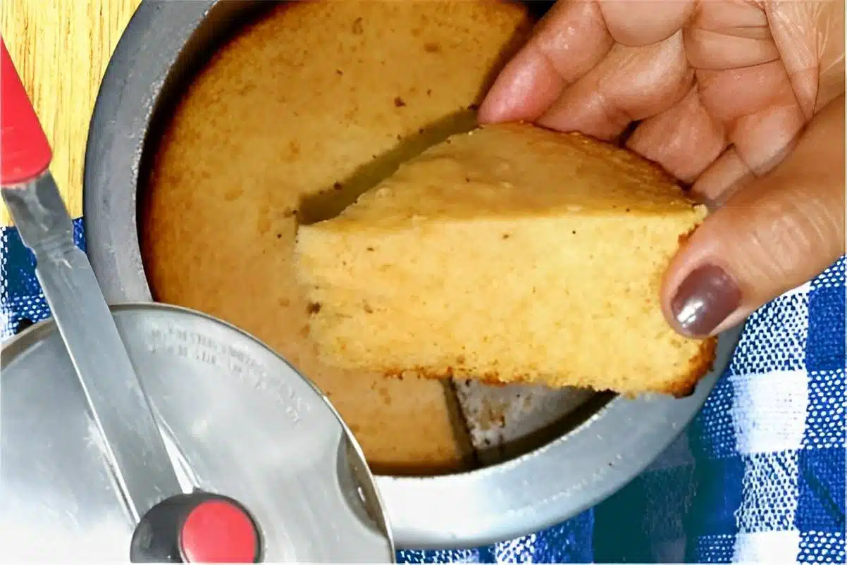 Bolo de fubá na panela de pressão