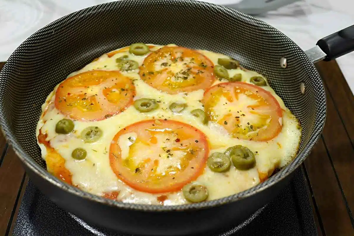 Pizza de frigideira em minutos