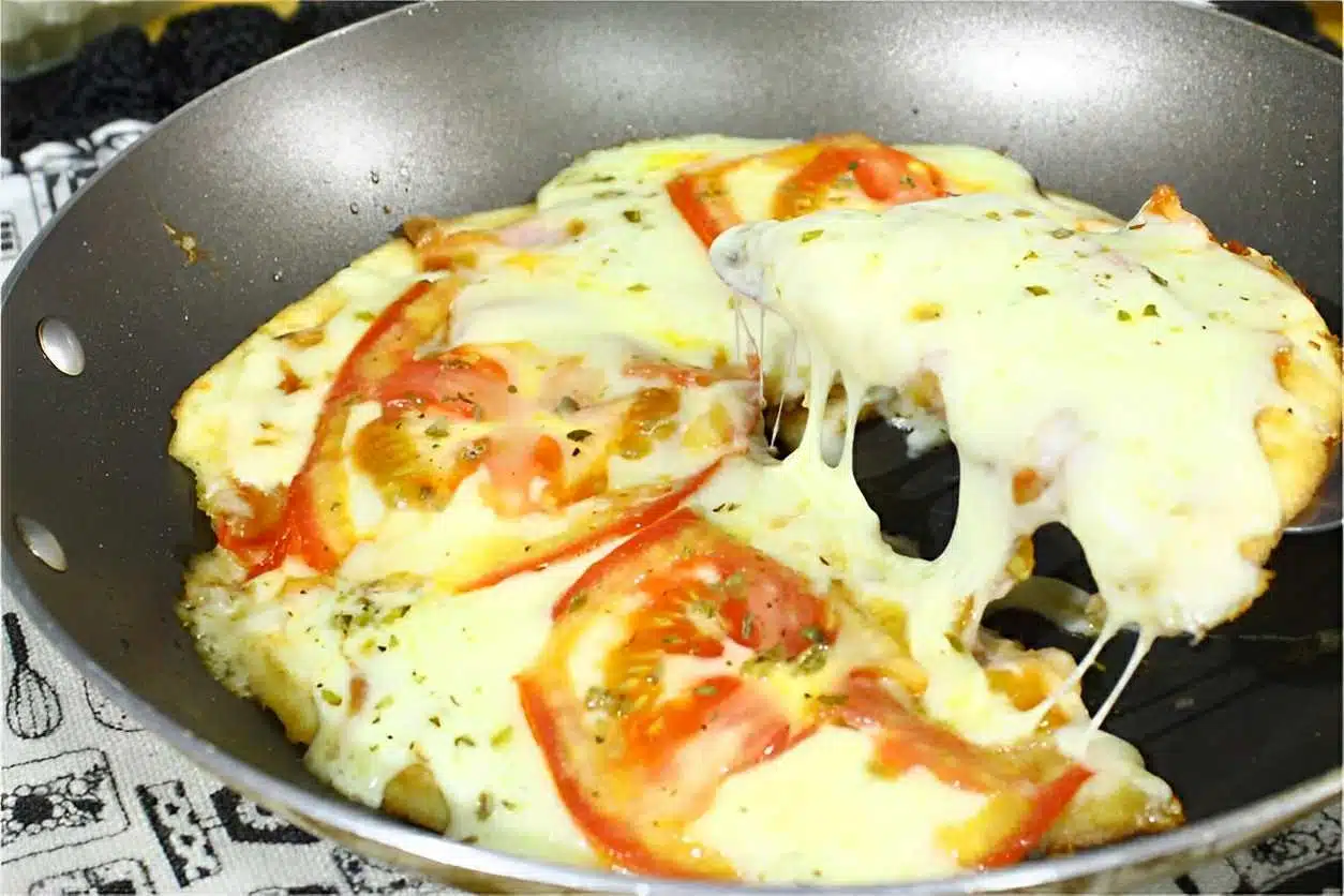 Pizza simples de frigideira