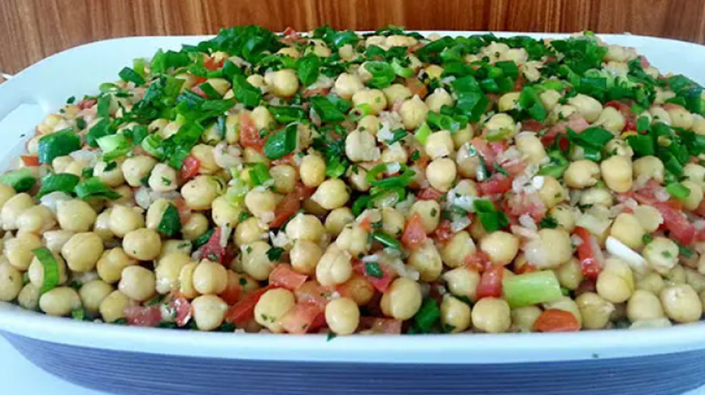 Salada de grão de bico simples