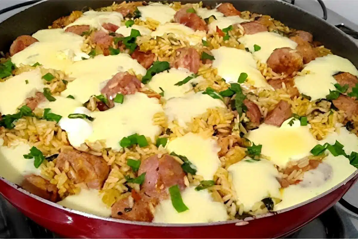 Arroz temperado com linguiça