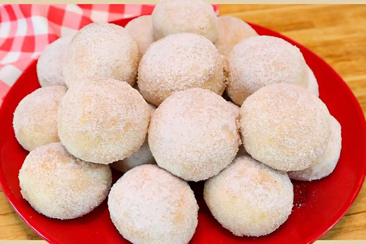 Bolinho de chuva com canela