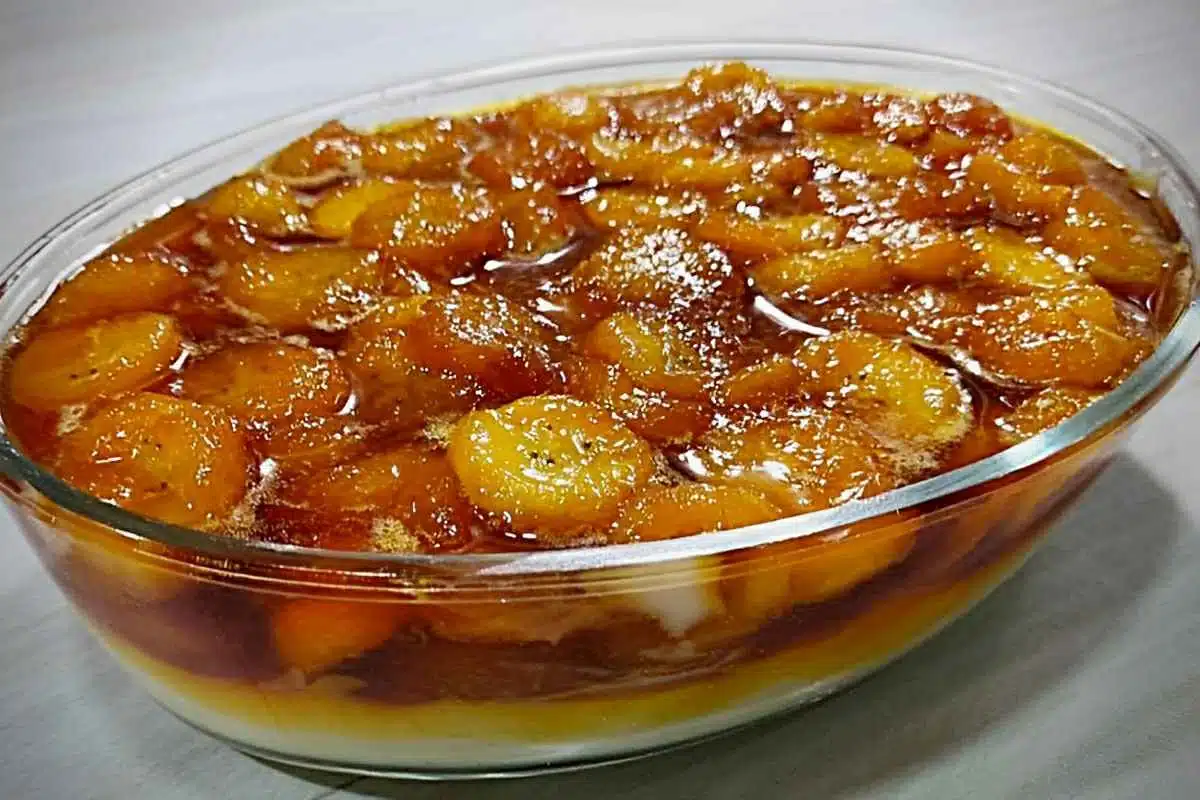 Banana caramelada com creme