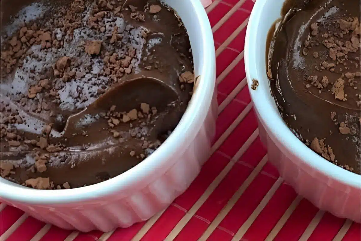 Mousse de abacate e chocolate