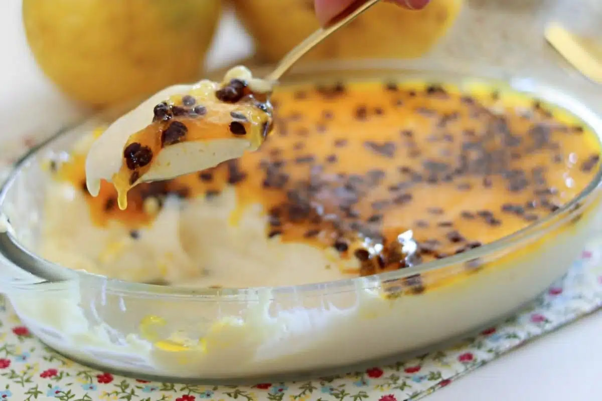 Mousse de maracujá com geleia