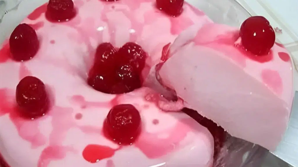 Pudim de morango com gelatina