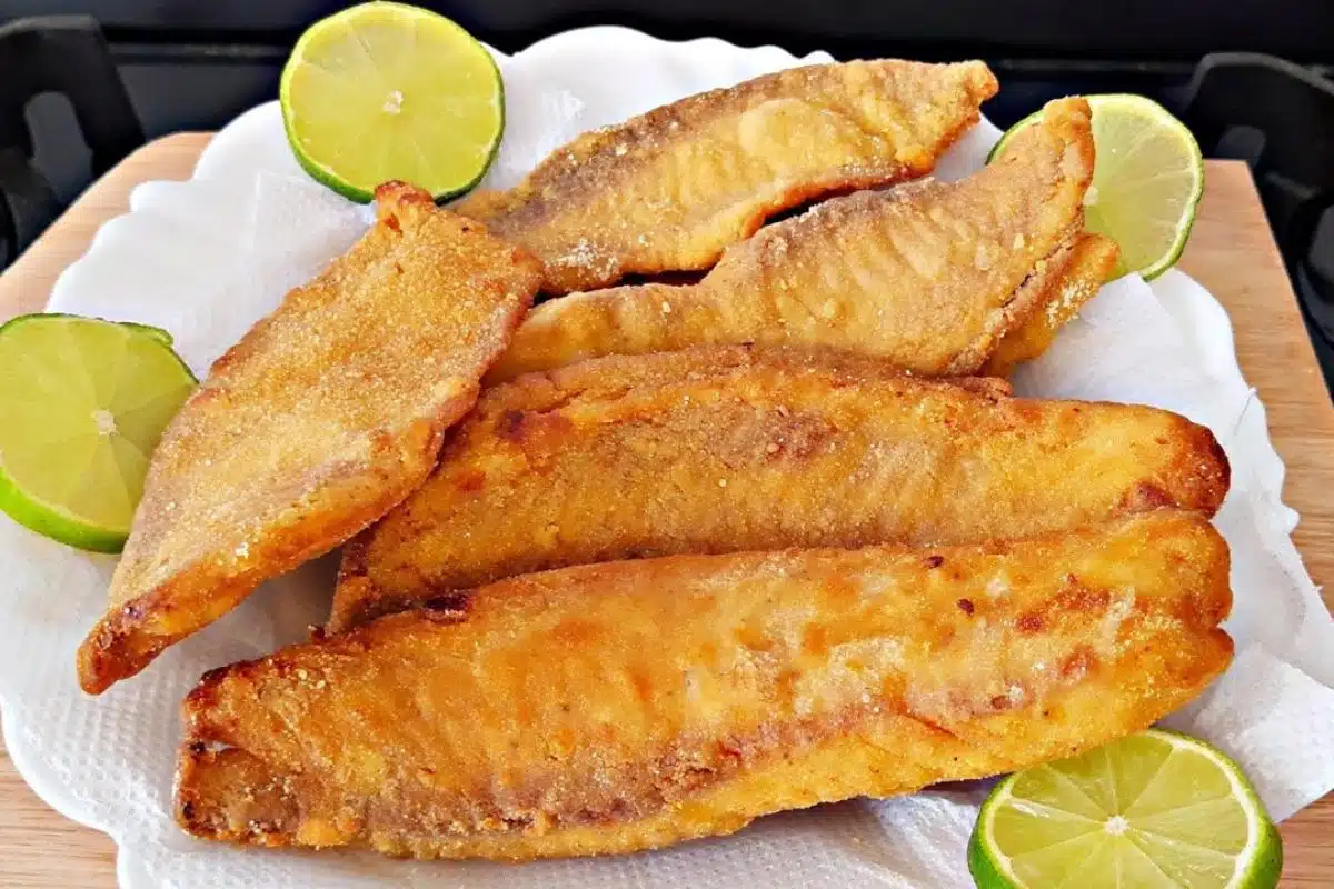 Peixe frito empanado