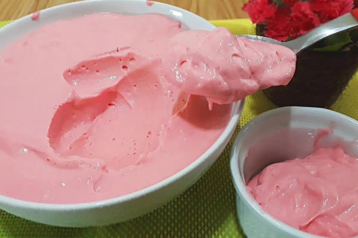 Mousse de morango cremoso